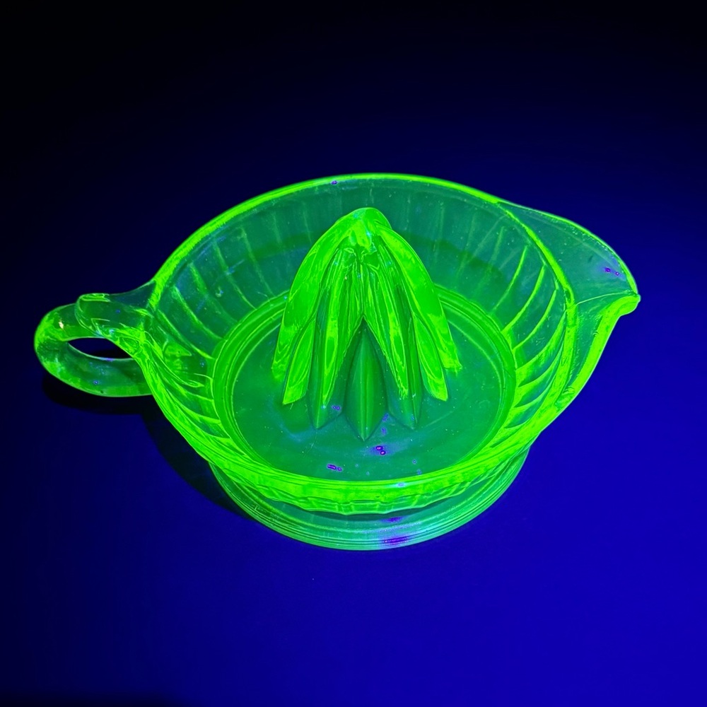 Vintage Uranium Large Juicer 1930's MCM Green Vaseline Glass W/ Bright Glow 8.5”